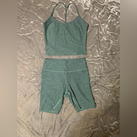 Victory Secret Two Piece Athletic Set. Size Small - Picture 11 of 11
